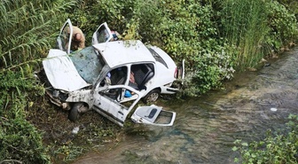 Hatay'da dereye uçan otomobilde 3 kişi yaralandı, AFAD ve itfaiye kurtardı