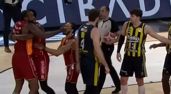 Basketbolda Fenerbahçe-Galatasaray maçı yarıda kaldı