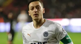 Mesut Özil'den Türk futbolu için ortalığı ayağa kaldıracak sözler