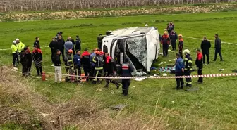 Denizli'ye turnuvaya giden öğrencileri taşıyan midibüs devrildi: 2 ölü, 26 yaralı