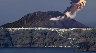 Santorini'deki volkan aktif hale geldi! Yunan uzman beklenilen iki senaryoyu açıkladı