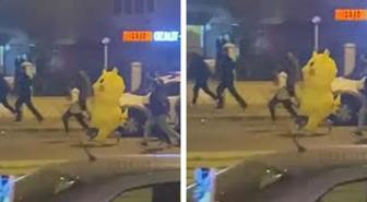 Eylemci Pikachu polisten kaçarken görüntülendi