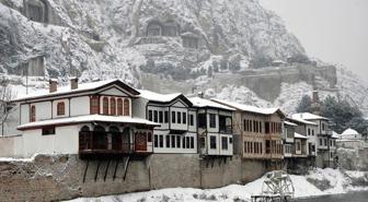 Amasya'da bahar ortasında kar sürprizi