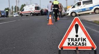 Bitlis'te minibüs ile otomobil kafa kafaya çarpıştı