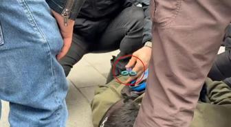 Çantasından makas çıkan göstericinin cevabı polisi bile şaşırttı: Burun kıllarımı alıyorum