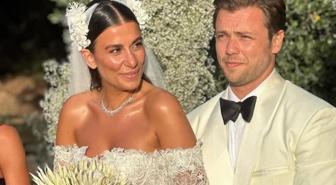 Zeynep Mayruk ve Tolga Sarıtaş bebeklerinin cinsiyetini açıkladı