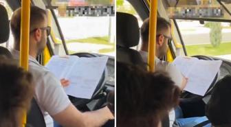 Minibüs şoförü seyir halinde ders çalıştı