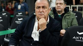 Herkes Fatih Terim'in evinin bahçesine astığı bayrağı konuşuyor