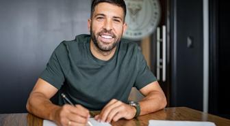 Efsane sol bek Jordi Alba'dan 2 yıllık imza