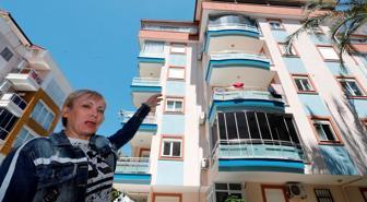 Kiracısını çıkaramayan Rus öğretmen Antalya’da varlık içinde yokluk yaşıyor