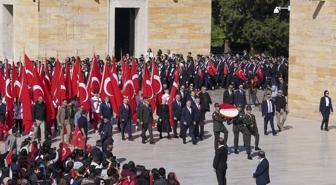Bakan Bak, gençler ve sporcularla Anıtkabir'i ziyaret etti