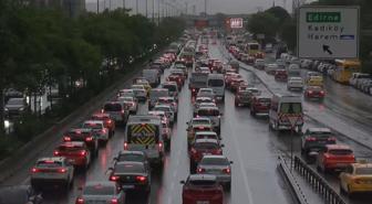 İstanbul'da trafik kilit! Yoğunluk yüzde 80'i aştı