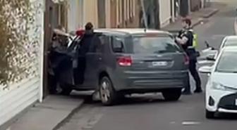 Polis, kendisini araçla duvara sıkıştıran kişiyi öldürdü