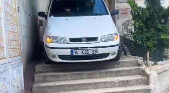 Navigasyona aldandı, merdivenlerde mahsur kaldı