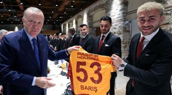 Cumhurbaşkanı Erdoğan'ın Muslera ve Barış Alper Yılmaz'la diyaloğu güldürdü