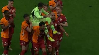 Galatasaray'da Fernando Muslera omuzlarda taşınarak veda etti