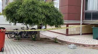2 yaşındaki bebek 5'inci kattan beton zemine düşerek hayatını kaybetti
