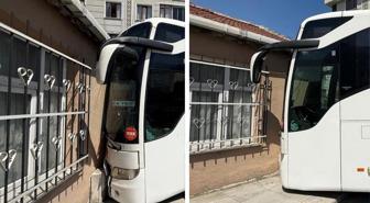 İstanbul'da freni boşalan otobüs gecekonduya çarptı! İki kişi ölümden kıl payı kurtuldu