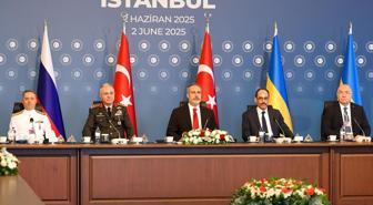İstanbul'da barış zirvesi! Türkiye-Rusya-Ukrayna görüşmesi sona erdi