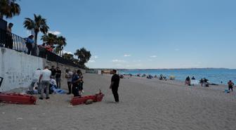 Antalya'da evsiz adam Konyaaltı Sahili'nde ölü bulundu