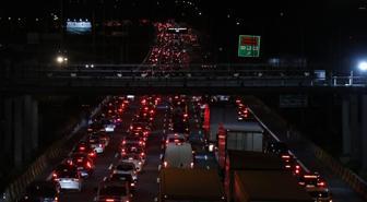 Bayram göçü başladı, otoyolların kesişim noktasında trafik durdu