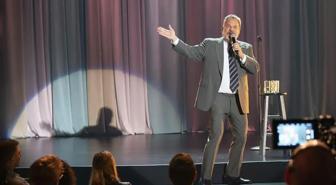 Jeff Garlin nakit alamadı, sahneye çıkmadı
