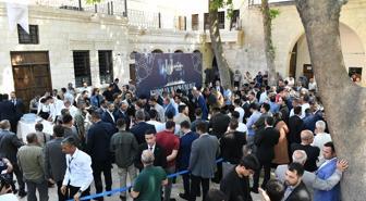 Şanlıurfa'da bayram coşkusu: Bayramlaşma törenine çok sayıda kişi katıldı