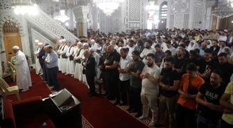 Esad rejiminin yıkılmasının ardından ilk Kurban Bayramı namazı Emevi Camisi'nde kılındı
