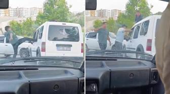 Kaza yapınca çileden çıktı, aracın camını tekmeyle kırdı