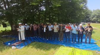 Bilecik'te asırlık gelenek sürdü: Yağmur ve şükür duasına onlarca kişi katıldı