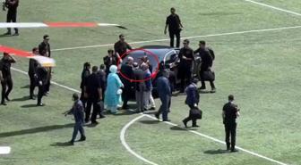 CHP'liler Cumhurbaşkanı Erdoğan'ı karşılayan isme tepkili! 'Partiden atılsın' diyen bile var