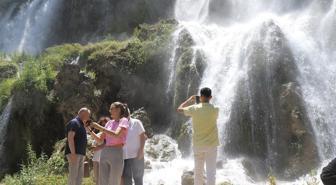 Girlevik Şelalesi bayramda yerli ve yabancı turist akınına uğradı