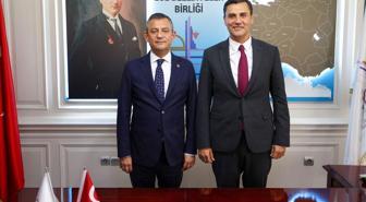 Özgür Özel'den hayatını kaybeden Ferdi Zeyrek'in ardından ilk mesaj: Bir dostu, aklımın ve kalbimin yarısını kaybettim