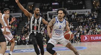 Kıran kırana seride Anadolu Efes durumu 2-1 yaptı