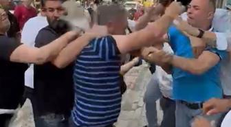 Boşanan çift ile yakınları arasındaki tekme ve yumruklu kavga