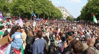 Paris'te on binlerce kişi Madleen aktivistlerinin serbest bırakılması için toplandı