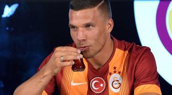 Podolski'nin Sane paylaşımına yorum yağıyor