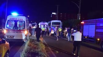 Manisa'da işçi servisi tırla çarpıştı! 20 yaralı