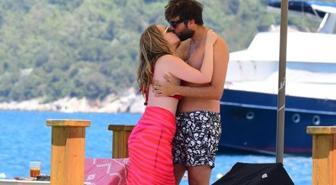 Plajda aşk rüzgarı! Hayal Köseoğlu sevgilisiyle romantik anlar yaşadı