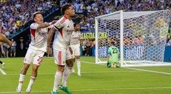 4 saat 15 dakika süren karşılaşmada Benfica, Auckland'a gol oldu yağdı
