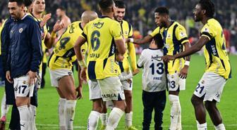 Fenerbahçe'nin çuvalla para verip aldığı futbolcu saçını pembeye boyattı