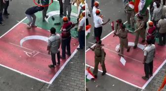 Hindistan'da skandal görüntü! Türk ve Pakistan bayraklarını çiğnediler