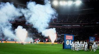 Paris Saint Germain, küme düşen Lyon'u kurtarıyor
