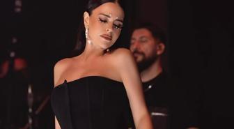 Simge Sağın yaz sezonunu havuz başında açtı