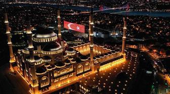 15 Temmuz'un yıldönümünde tüm camilerden sela sesleri yükseldi