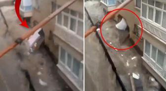 Ankara'da selin şiddetini en iyi anlatan görüntü! Sular, evin duvarını patlattı