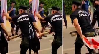 Rum Kesimi'nde çirkin provokasyon! KKTC bayrağını yakma girişimini Rum polisi engelledi
