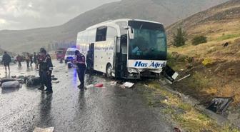Sivas'ta yolcu otobüsü devrildi! 3 kişi öldü, 24 kişi yaralandı