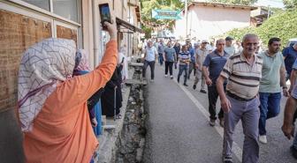 Kadınlar yönetimi devraldı, erkeklerin mahalleye girmesi 1 günlüğüne yasaklandı