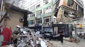 Beyoğlu'nda patlamanın yarattığı hasar gün ağarınca ortaya çıktı